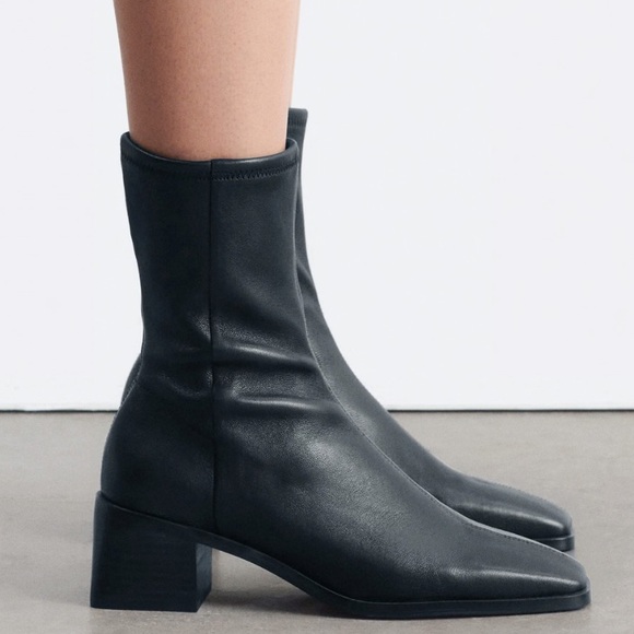 & Other Stories Shoes - & Other Stories Black Leather Chunky Heel Ankle Boots Women’s Size 6 $245